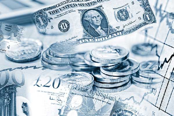 特朗普权衡美国对伊朗的潜在军事打击 要求伊朗“无条件投降”