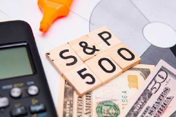 特朗普权衡美国对伊朗的潜在军事打击 要求伊朗“无条件投降”